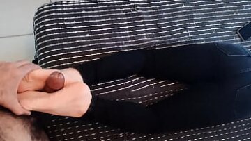 Sofee’s Sensual Rinked Sole Footjob-Cum-On-Feet Delight