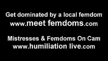 فاتنة مفلس في الملابس الداخلية ترويض خاضعة في مواجهة Pov Femdom