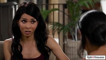 Ebony Shemale Valeria Atreides يعطي Milf Penny Barber Fuck Titty و Deepthroat