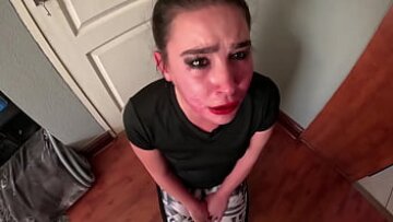 Bossy Bitch تحصل على الحلق مارس الجنس ووجه صفع في لقاء بوف مكثف