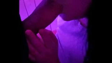 المتلصص يمسك عاهرة تحاول اللسان Deepthroat