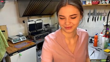يظهر لاتينا وقحة مارشا قبالة الغنائم لها على كاميرا ويب