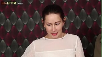 CFNM شقراء قنبلة الملاعين ويبتلع أثناء الصب